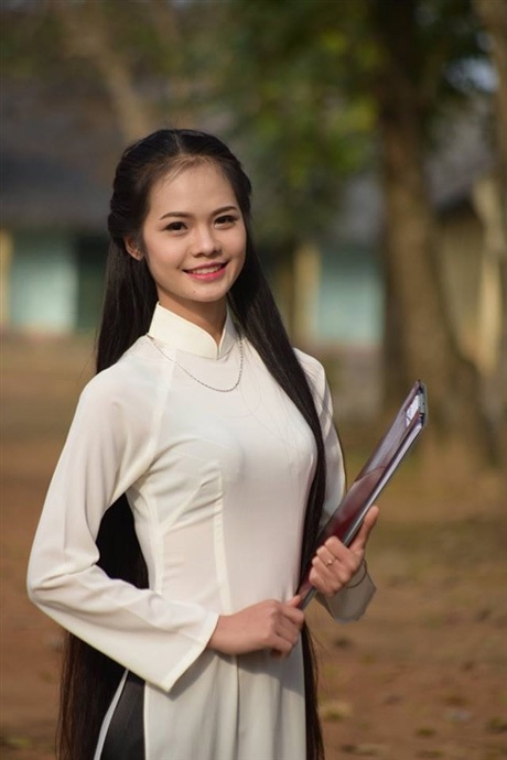 Nữ sinh trường Y duyên dáng với mái tóc dài - 3 Nữ sinh trường Y duyên dáng với mái tóc dài
