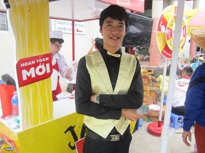 Đắng, ngọt cùng nghề “hot” của nam sinh - 2 Những PB diện những bộ quần áo đẹp, nổi bật.