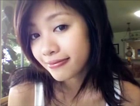 Tuổi thơ cơ cực của “phù thủy trang điểm” Michelle Phan - 4 Hình ảnh Michelle Phan cắt từ video hướng dẫn trang điểm đầu tiên cô đăng tải trên YouTube.