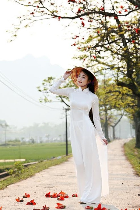 Thiếu nữ Hà thành nền nã, dịu dàng bên sắc hoa gạo - 9 Hoài Thư