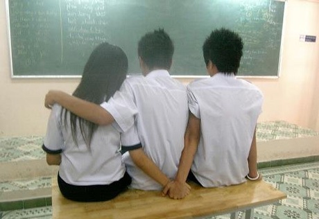 Teen và sở thích “bắt cá nhiều tay” - 1 Nhiều teen girl vô tư bắt cá hai tay mà không hề nghĩ đến hậu quả (Ảnh minh họa).