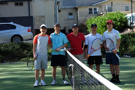 Trước giờ thi đấu tại sân South Oval Law Court, ANU. Ảnh: Tất Thắng.