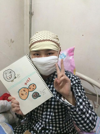 Nhật ký chiến đấu với căn bệnh ung thư của cô gái tuổi teen - 2 Hàng ngày, cô bé đều cố gắng chiến đấu với căn bệnh.