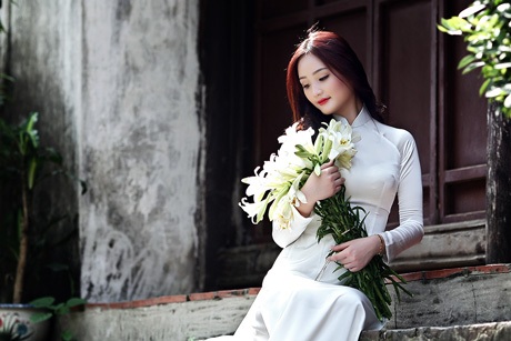 Nữ sinh Công đoàn hoài cổ bên sắc loa kèn