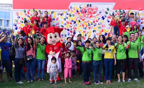Đêm nhạc 14 năm nhớ Trịnh: Khi âm nhạc kết nối các thế hệ - 9 NSƯT Quang Lý đầy chất tự sự với Em đi bỏ mặc con đường
