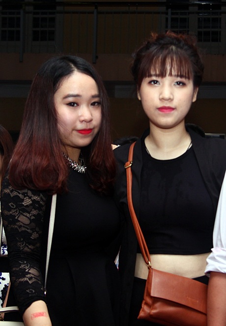 Bạn trẻ khối 12 Lomonoxop bùng nổ trong “đêm trước ngày chia tay” - 1 Nữ sinh Lomo xinh đẹp dự dạ hội cuối năm học