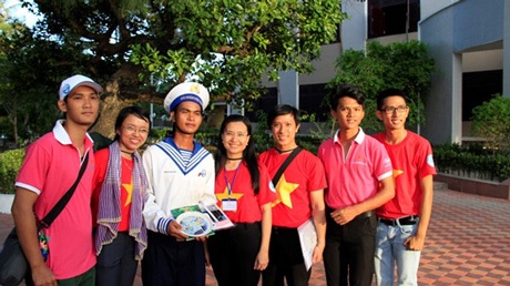 Nghĩa tình anh em giữa Trường Sa - 2 Nghĩa tình anh em giữa Trường Sa