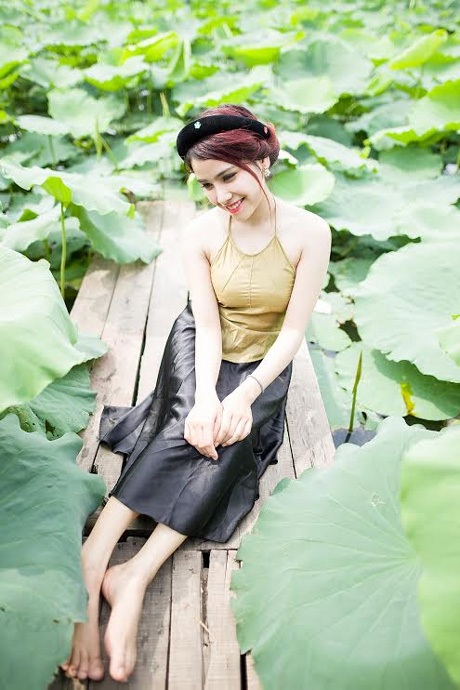 Nữ thủ khoa xinh đẹp ĐH Văn hóa e ấp bên sen đầu mùa - 5 Hoài Thư