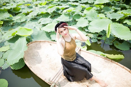 Nữ thủ khoa xinh đẹp ĐH Văn hóa e ấp bên sen đầu mùa - 6 Hoài Thư