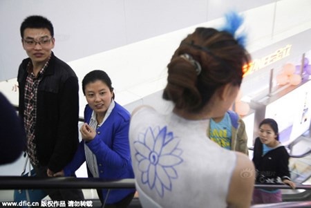 Nỗi đau thầm kín của người mẫu cho thuê cơ thể - 9 Họ cũng thường trở thành chủ đề đàm tiếu của dư luận