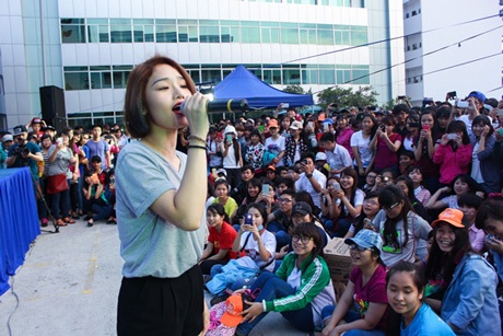 Bốn trải nghiệm không thể bỏ qua tại Campus tour VUG 2015 - 13 Miu Lê và Tiêu Châu Như Quỳnh cực “nhắng” tại trường đại học Công Nghiệp