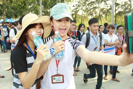 Bốn trải nghiệm không thể bỏ qua tại Campus tour VUG 2015 - 3 Tự sướng cùng Revive 7up