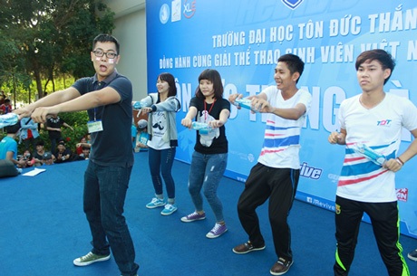 Bốn trải nghiệm không thể bỏ qua tại Campus tour VUG 2015 - 10 Vũ điệu tự chế của các bạn trường đại học Tôn Đức Thắng.