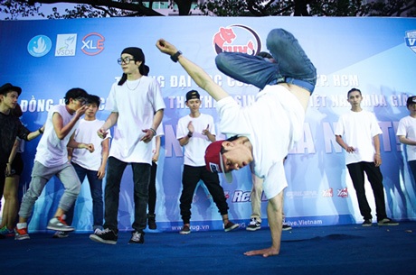 Bốn trải nghiệm không thể bỏ qua tại Campus tour VUG 2015 - 9 Những điệu nhảy quá đỉnh tại trường đại học Công Nghiệp.