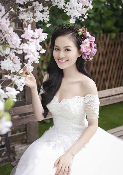 Các thiếu nữ xinh đẹp gửi lời chúc tới báo Dân trí nhân ngày 21/6 - 4 Thảo mong quý báo