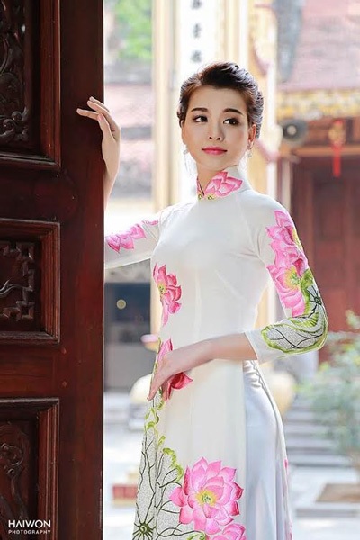 Các thiếu nữ xinh đẹp gửi lời chúc tới báo Dân trí nhân ngày 21/6 - 1 Nhân ngày Báo chí Cách mạng Việt Nam, Linh xin gửi đến Toà soạn báo