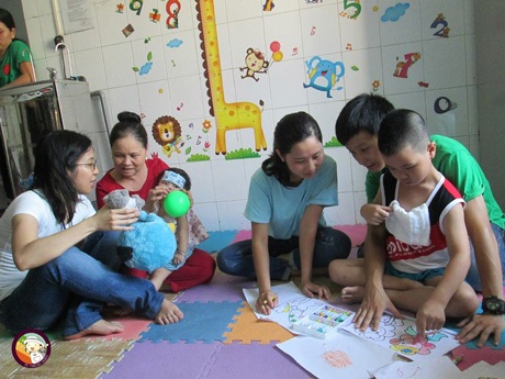 Việc khó có thanh niên: Những người trẻ “đánh thức” trẻ tự kỷ - 1 Việc khó có thanh niên: Những người trẻ “đánh thức” trẻ tự kỷ
