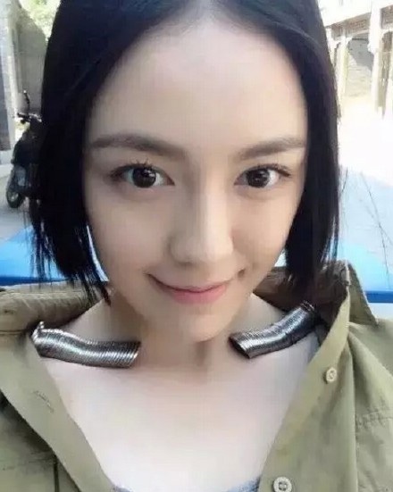 Trung Quốc: Thiếu nữ đua nhau đặt tiền xu trên vai khoe dáng gầy - 3 Vũ Phong