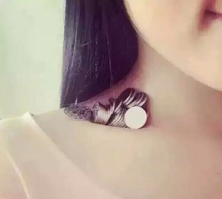 Trung Quốc: Thiếu nữ đua nhau đặt tiền xu trên vai khoe dáng gầy - 11 Vũ Phong