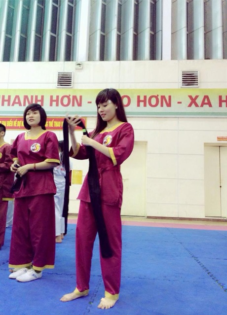 Dân mạng chuyền nhau ảnh giám thị xinh đẹp - 5 Hà My trong một buổi học võ