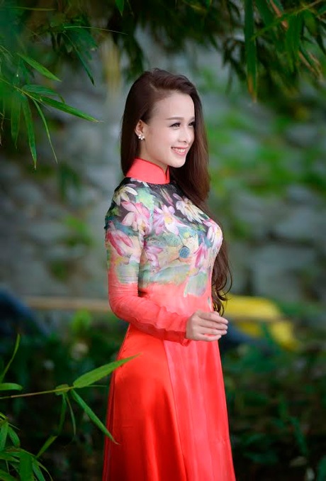 Nữ phát thanh viên quân đội duyên dáng trong tà áo dài - 7 Hoài Thư