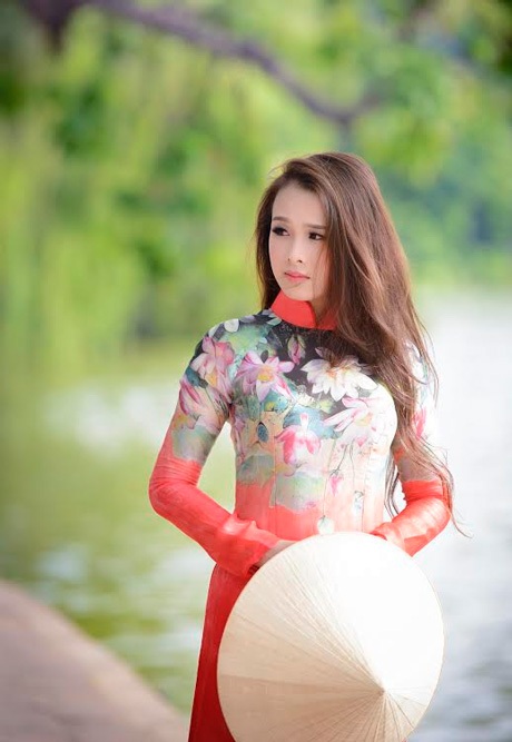 Nữ phát thanh viên quân đội duyên dáng trong tà áo dài - 9 Hoài Thư