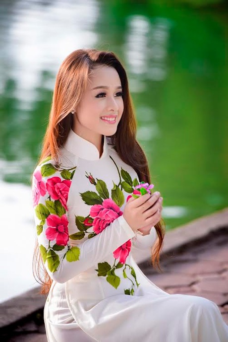 Nữ phát thanh viên quân đội duyên dáng trong tà áo dài - 4 Hoài Thư