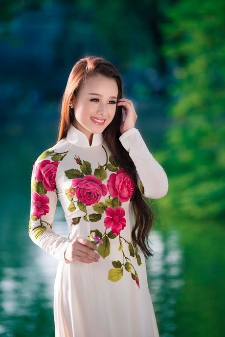 Nữ phát thanh viên quân đội duyên dáng trong tà áo dài - 1 Hoài Thư