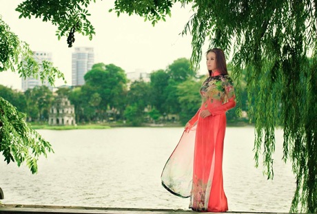 Nữ phát thanh viên quân đội duyên dáng trong tà áo dài - 6 Hoài Thư