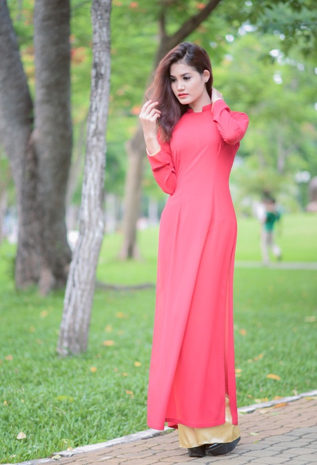 Thiếu nữ 9X Sài thành đẹp thướt tha trong tà áo dài - 2 N.E