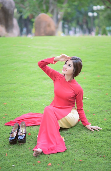 Thiếu nữ 9X Sài thành đẹp thướt tha trong tà áo dài - 9 N.E