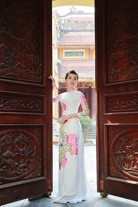 Ngắm vẻ đẹp dịu dàng của nữ sinh 9X Ngoại giao trong tà áo dài - 12 Hoài Thư
