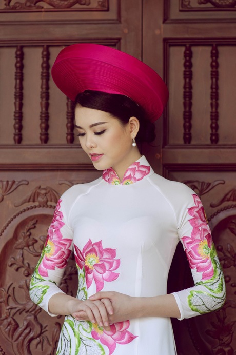 Ngắm vẻ đẹp dịu dàng của nữ sinh 9X Ngoại giao trong tà áo dài - 3 Hoài Thư