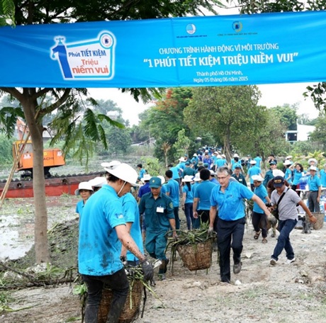 Ra quân hành động vì nguồn nước sạch - 4 Không chỉ ra quân hành động vì môi trường, website của
chương trình