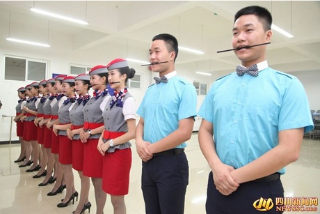 Hình ảnh các cặp song sinh trong một giờ học