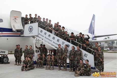 Thú vị một trường hàng không có tới… 20 cặp song sinh học tập