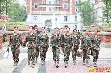 Thú vị một trường hàng không có tới… 20 cặp song sinh học tập