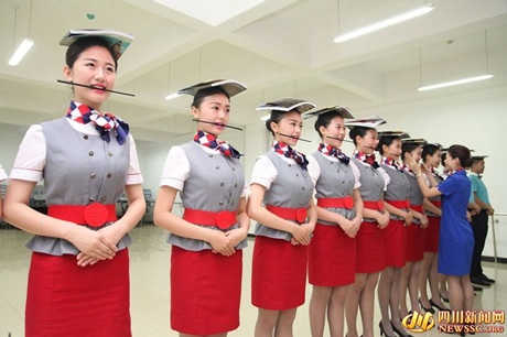 Thú vị một trường hàng không có tới… 20 cặp song sinh học tập