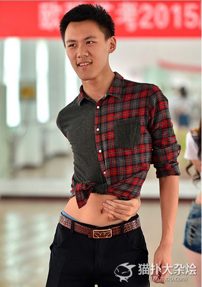 Một nam sinh thực hiện tốt yêu cầu từ BGK.