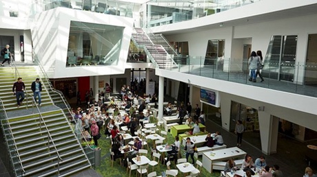 Buổi online chat sẽ diễn ra vào ngày 18/06/2015, từ 20h-22h
tại