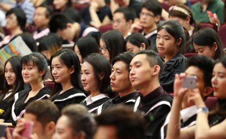 Nữ sinh Học viện Điện ảnh Bắc Kinh rạng ngời ngày tốt nghiệp - 4 Vũ Phong