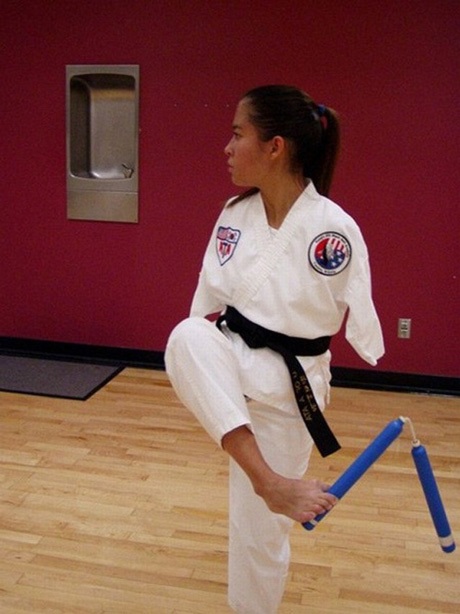 Kinh ngạc cô gái có thể điều khiển máy bay…bằng chân - 9 Và giành được đai đen taekwondo.