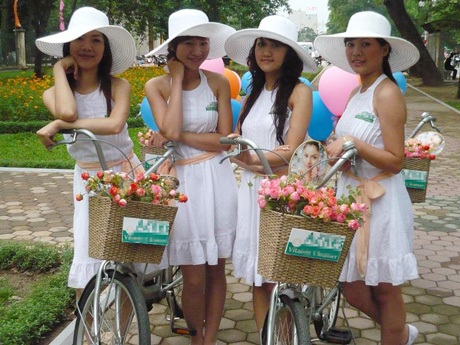 PG cũng một thứ nghề - 1 Các mem nữ chuẩn bị chạy road show