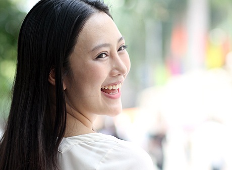 Chủ động tạo dáng trước ống kính máy ảnh