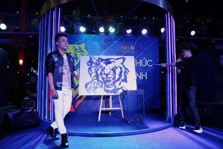 Đêm “đánh thức bản lĩnh” cuốn hút giới trẻ Hà thành - 6 Sự xuất hiện của Isaac - “hoàng tử” của Vpop làm khán giả
hâm mộ gần như “phát cuồng”