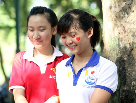 Dưới cái nắng kỉ lục đầu tháng 7, nụ cười của nữ STVN như làn gió mát xua đi sự ngột ngạt, oi bức.