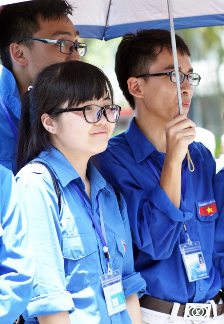 Của hiếm” của ĐH Bách Khoa – các nữ sinh không ngại mệt nhọc, cùng chung tay tiếp sức mùa thi 2015