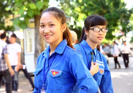 Nét đẹp không quản ngại nắng gió, vất vả của nữ SVTN ĐH Kinh tế quốc dân