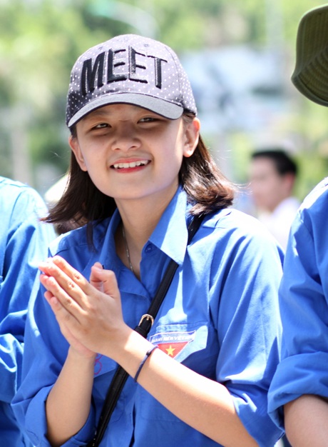 Của hiếm” của ĐH Bách Khoa – các nữ sinh không ngại mệt nhọc, cùng chung tay tiếp sức mùa thi 2015