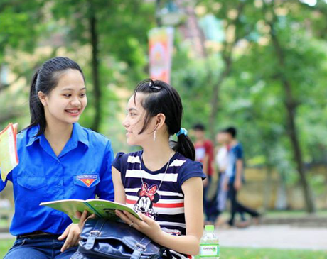 Của hiếm” của ĐH Bách Khoa – các nữ sinh không ngại mệt nhọc, cùng chung tay tiếp sức mùa thi 2015